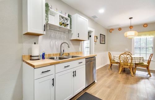 Colonialtown North House | Orlando ‘Golden Girls’ Retreat: Prime Location!