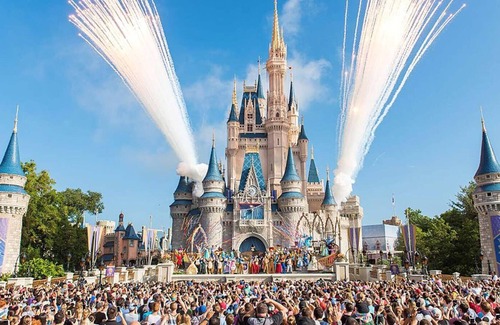 Sunset Lakes House | Orlando Lake House, Pool, 10min to Disney, Universal, 10 guests