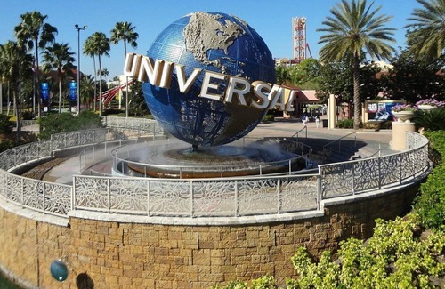 Sunset Lakes House | Orlando Lake House, Pool, 10min to Disney, Universal, 10 guests