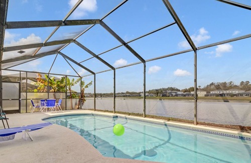 Sunset Lakes House | Orlando Lake House, Pool, 10min to Disney, Universal, 10 guests