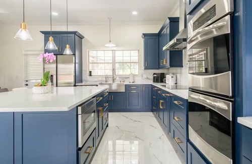 Oviedo House | Orlando Spacious Modern Retreat
