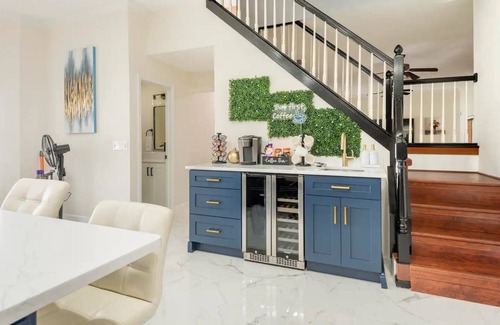 Oviedo House | Orlando Spacious Modern Retreat
