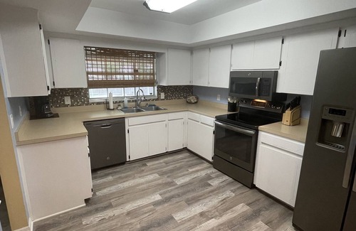 Deltona Lakes House | Orlando Theme Parks - Beaches - Port Canaveral - Space Center