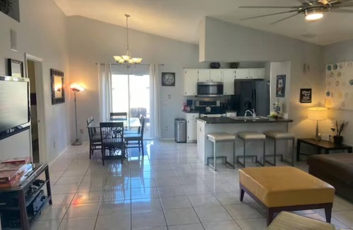 Orlando House | ORLANDO UCF Vacation House/ORLANDO SPEED WORLD/Parks/Beaches/SLEEPS 8