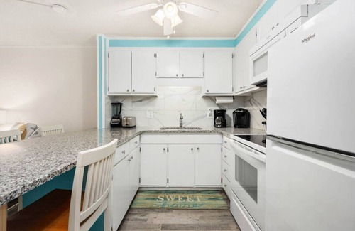 Caine Woods Apartment | Orleans Court 318 !