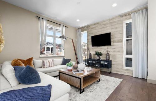 Aurora House | Orleans Street - Aurora