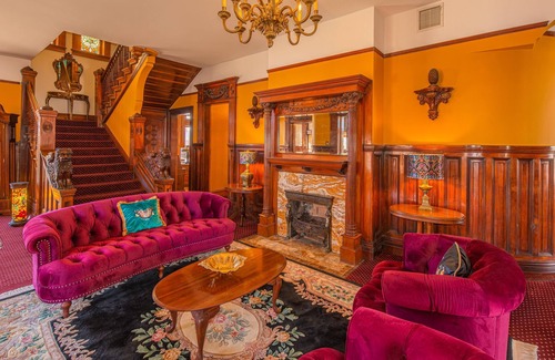 Pueblo House | Orman Mansion- Most Luxurious Stay! King Suite