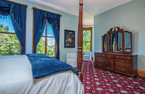 Pueblo House | Orman Mansion - Pueblo's Most Luxurious Stay