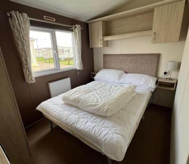 Caister-on-Sea Resort | Ormesby 8, Haven Holiday Park, Caister - Four Bedroom, sleeps 8, pets welcome - 2 minutes from the beach!