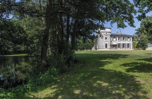 Great Yarmouth House | Ormesby Manor - 8 Beds - Sleeps 16 - Hot Tub