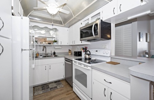Ormond-by-the-Sea Condo | Ormond Beach Dream Condo 2 Bed Two Bath Rooms Stunning 9th Ocean Front Paradise!