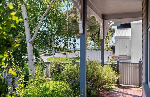 Rippleside House | Orontes Cottage - Geelong Rippleside Retreat