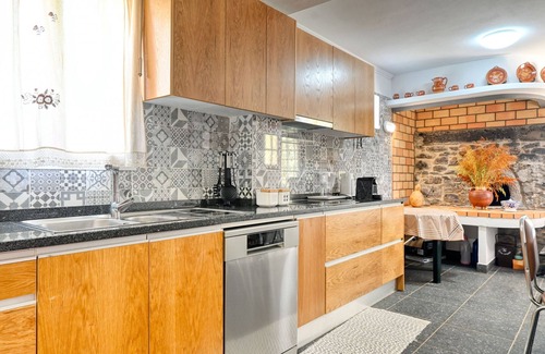 Sao Jorge Cottage | Os Ferreirinhos, a Home in Madeira