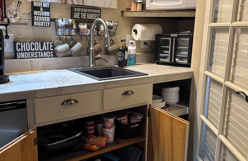 Kerrville Bed & Breakfast | Osage-Orange Suite has a little of the 'past' in it's cozy setting. Come relax!