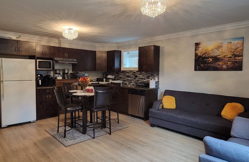 Abbotsford House | Oscar Inn & 2bd Suite up to 6 people private