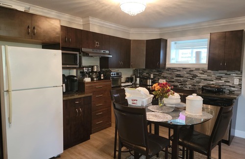 Abbotsford House | Oscar Inn & 2bd Suite up to 6 people private