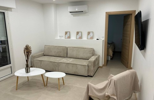California - Pezou Apartment | OSCAR PALACE