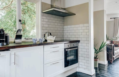 Maldon Apartment | Osea Island: Cosy Cottage Retreat