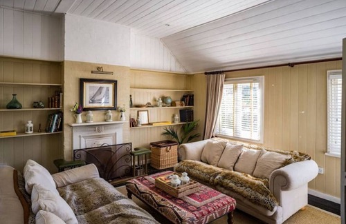 Maldon Apartment | Osea Island: Retro Retreat