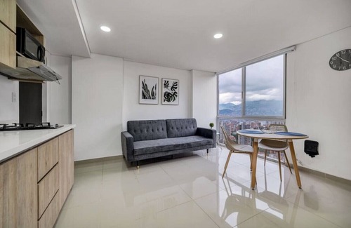 El Tesoro Apartment | Oslo 2411 · New 24th floor Apt - city view
