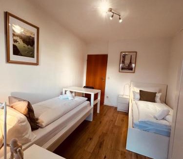 Ibbenbueren Apartment | Osnabrücker Strasse Wooon 10 Einzelbetten I 5-Zimmer I TV I Bad NEU I Premiumbettwäsche