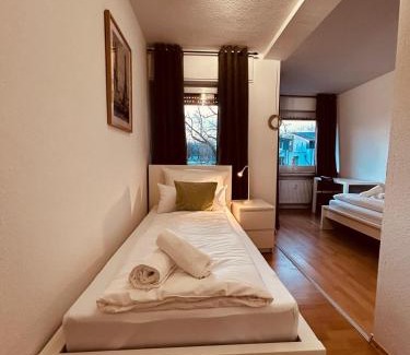 Ibbenbueren Apartment | Osnabrücker Strasse Wooon 10 Einzelbetten I 5-Zimmer I TV I Bad NEU I Premiumbettwäsche