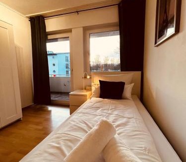 Ibbenbueren Apartment | Osnabrücker Strasse Wooon 10 Einzelbetten I 5-Zimmer I TV I Bad NEU I Premiumbettwäsche
