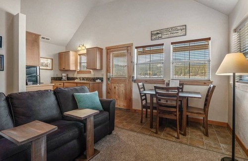 Dover Bay House | Osprey Catch - Lakefront Beach Bungalow