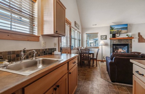 Dover Bay House | Osprey Catch - Lakefront Beach Bungalow