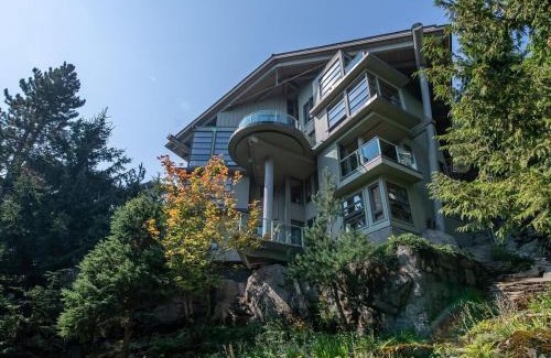 Blueberry Hill Ski Chalet | Osprey Chalet by Outpost Whistler