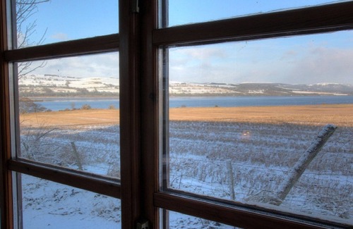 Marybank Cottage | Osprey Cottage - stunning views in a peaceful but convenient location