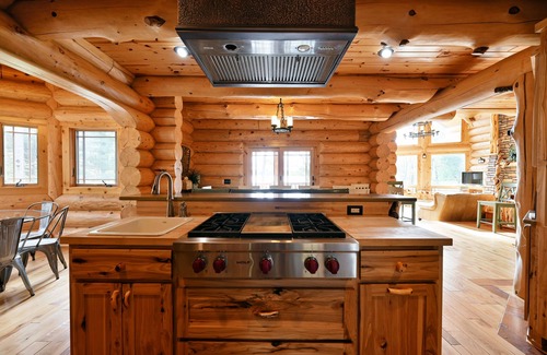 Hayward House | Osprey Home Getaway-Secluded with a Beautiful Lake View and Private Dock