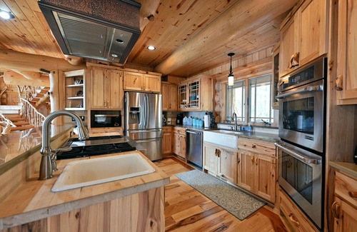 Hayward House | Osprey Home Getaway-Secluded with a Beautiful Lake View and Private Dock