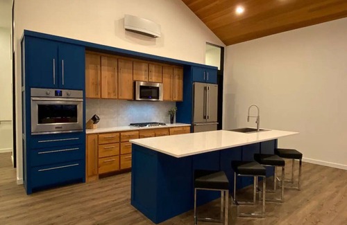 Port Orford House | Osprey House Hemlock Suite: Ocean & Lake Views