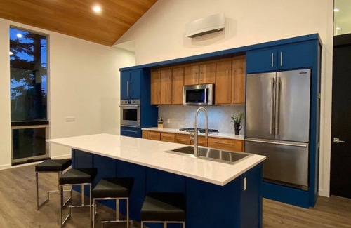 Port Orford House | Osprey House Hemlock Suite: Ocean & Lake Views
