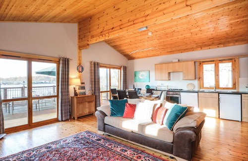 Tattershall Cottage | OSPREY LODGE, pet friendly in Tattershall Lakes Country Park