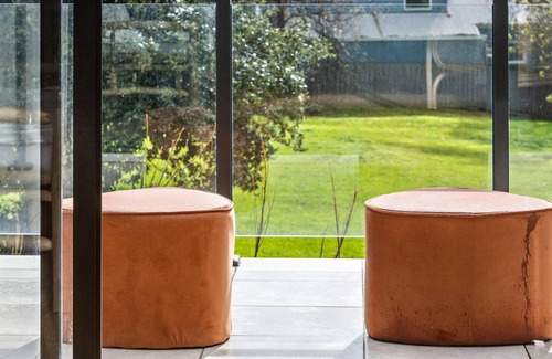 Mornington House | OSPREY - MORNINGTON. Walking distance to Mornington's cafe culture.