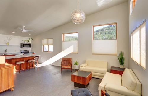 Nemo House | Osprey Poolhouse: Relax in the Black Hills with a private heated pool