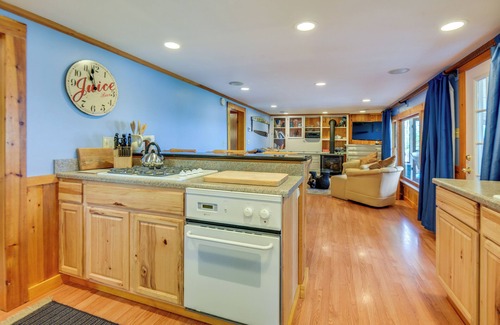 The Bluffs Cottage | Ossipee Lake Cottage w/Screened Porch & Fire Pit!
