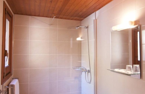 Les House | Ostau Dera Nheu