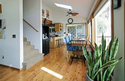 Lakebay House | "Ostrich Nest" private island beachfront with HOT TUB and kayaks