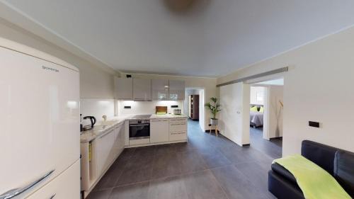 Elmenhorst/Lichtenhagen Apartment | Ostsee Elmenhorst Sehr hochwertige Dreizimmer Ferienwohnung mit Gartenterrasse