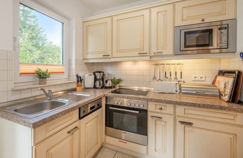 Zinnowitz Apartment | Ostseetrio House 2 - 08 - beautiful domicile with terrace and beach chair