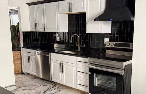 Northeast Columbus House | Osu & Downtown 6 bedroom