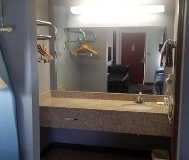 Stillwater Apartment | osu King Bed Hotel Room 112 Wi-Fi Booking