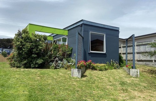 Otaki Beach House | Ōtaki Beach Gem - Coastal Family Getaway