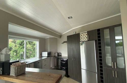 Opito Bay House | Otama Oceanview paradise