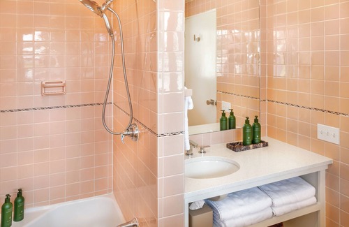 Harbor Springs Hotel | OTIS Harbor Springs