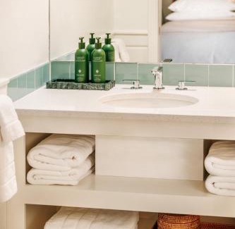 Harbor Springs Hotel | Otis Harbor Springs