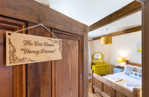 Otley House | Otley Cottage with Free Parking!